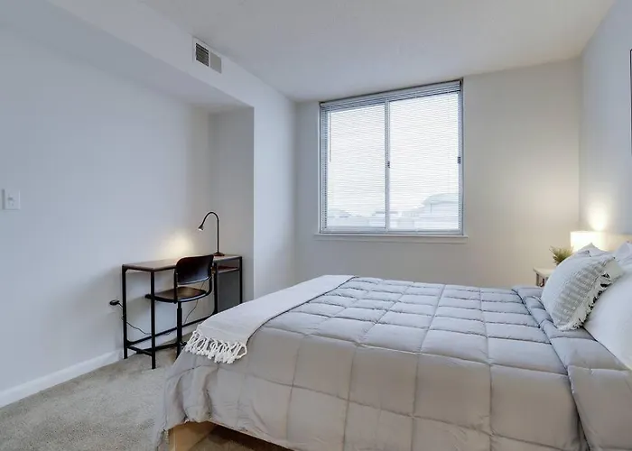 Gorgeous Ballston Condo With Gym & Views
