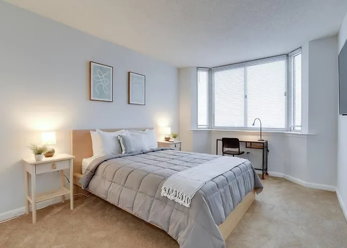 Gorgeous Ballston Condo With Gym & Views