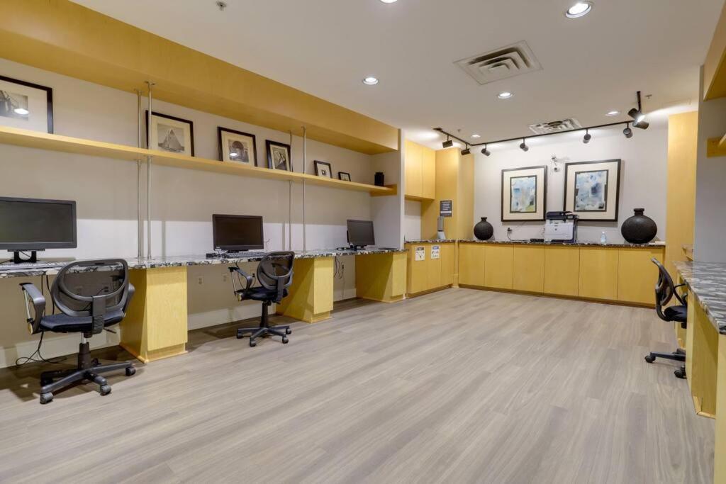 Gorgeous Ballston With Gym & Views * Arlington