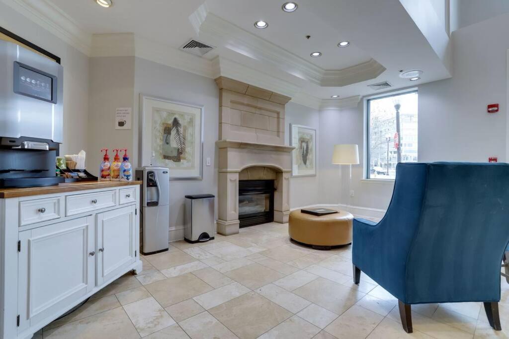 Gorgeous Ballston With Gym & Views Apartment Arlington