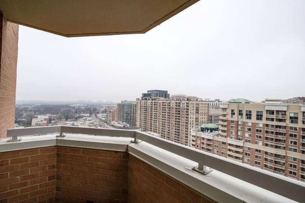 Gorgeous Ballston With Gym & Views