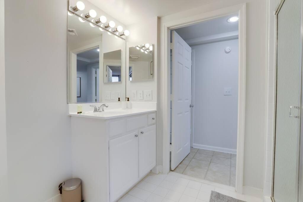 Gorgeous Ballston With Gym & Views Arlington