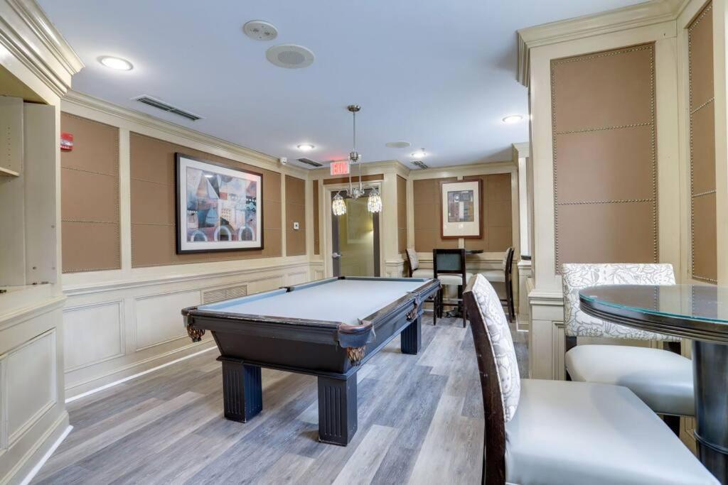 Gorgeous Ballston With Gym & Views Apartment