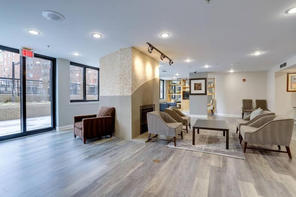 Gorgeous Ballston With Gym & Views Apartment *