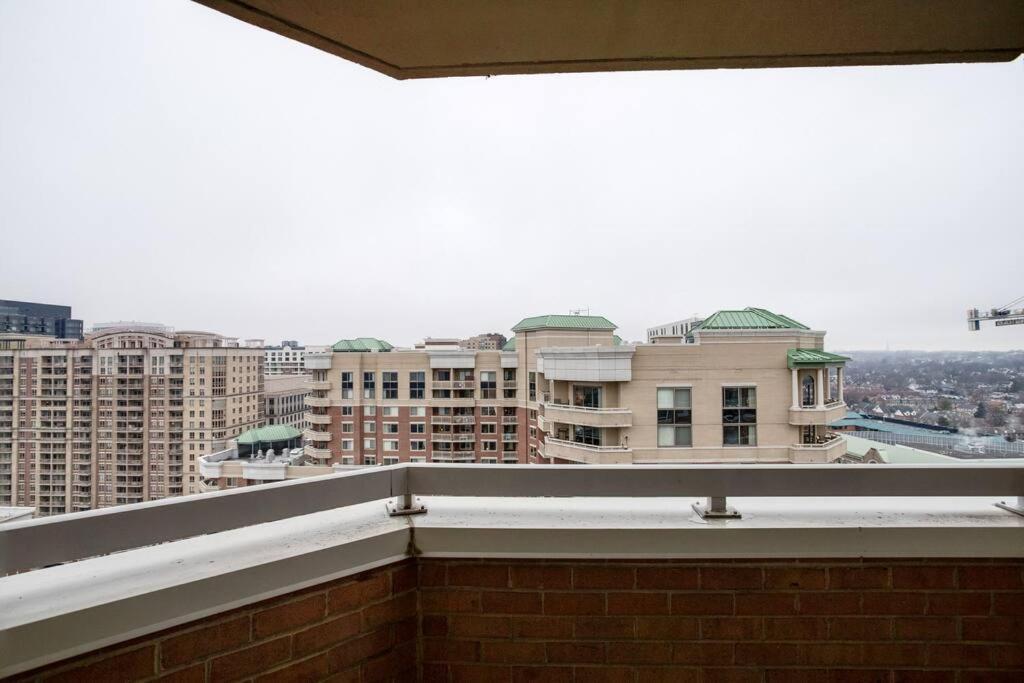 Gorgeous Ballston With Gym & Views Apartment Arlington